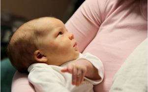 ujszulottet_koszontott_a_polgarmester_ur